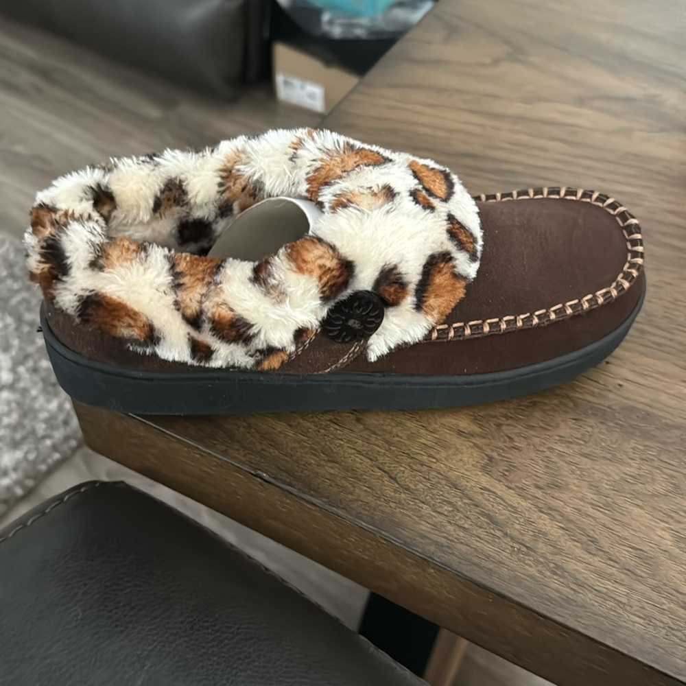 Brand New Earth Origins Run About Rane Slippers